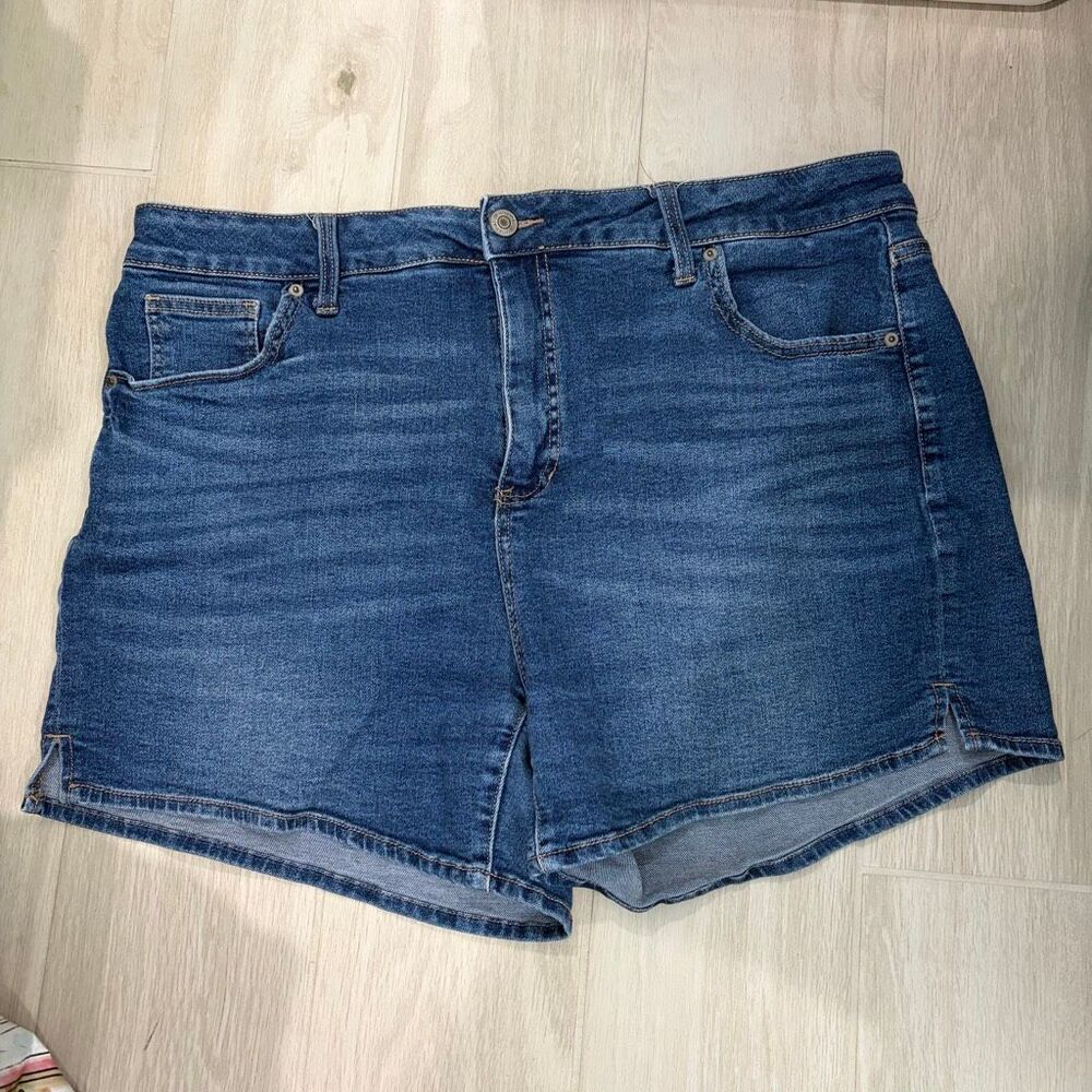 Terra & Sky Women's Plus High-Rise A-Line Denim Shorts Size 18W